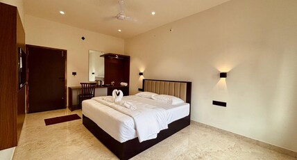 Hotel Hill View Room Type - deluxe double bed with balcony