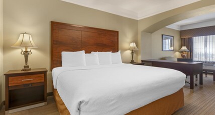 BEST WESTERN PLUS Monica Royale Inn & Suites Room Type - Suite-1 King Bed, Non-Smoking, High Speed Internet Access, Mini Suite, Sofabed, Microwave And Refrig BEST WESTERN PLUS Monica Royale Inn & Suites Room Type - Suite-1 King Bed, Non-Smoking, High Speed Internet Access, Mini Suite, Sofabed, Microwave And Refrig