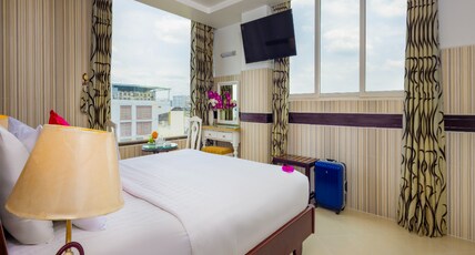 Pink Suite Saigon Airport Hotel Room Type - Panorama Pink Suite Landmark View With Free Minibar Pink Suite Saigon Airport Hotel Room Type - Panorama Pink Suite Landmark View With Free Minibar
