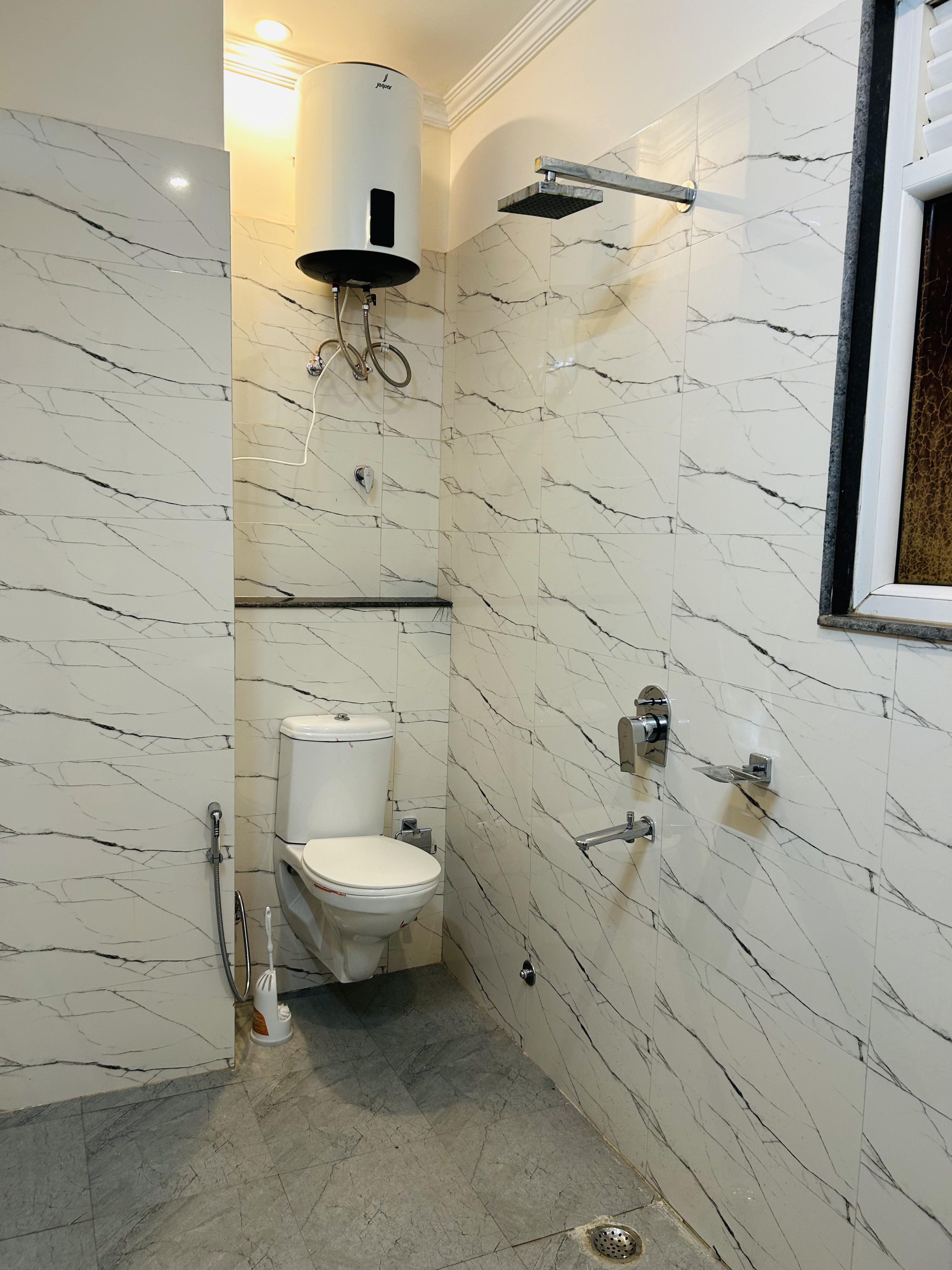 Vaas 2BHk and Terrace: Party Friendly - Tap to explore photos