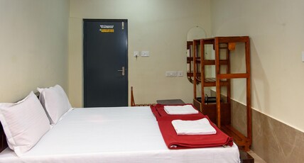Shridevi Residency Honnavar Room Type - Couple Room