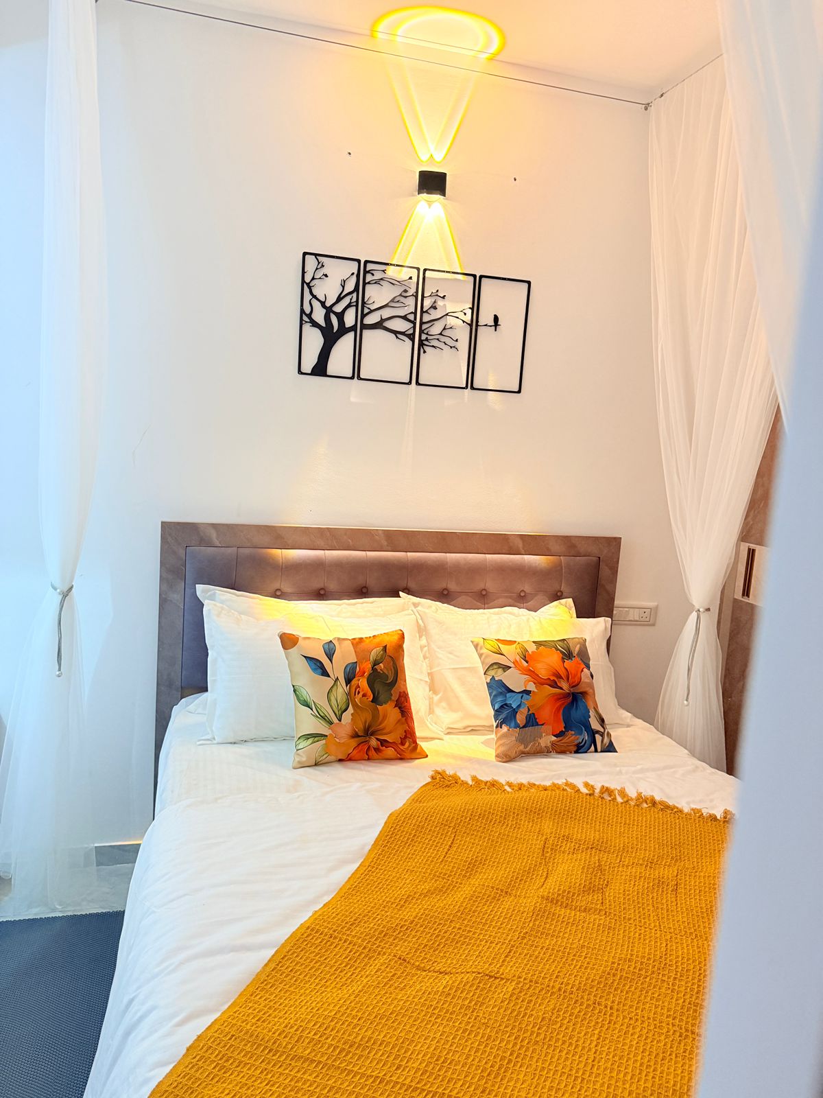 Cozy 1 BHK retreat k town - Tap to explore photos