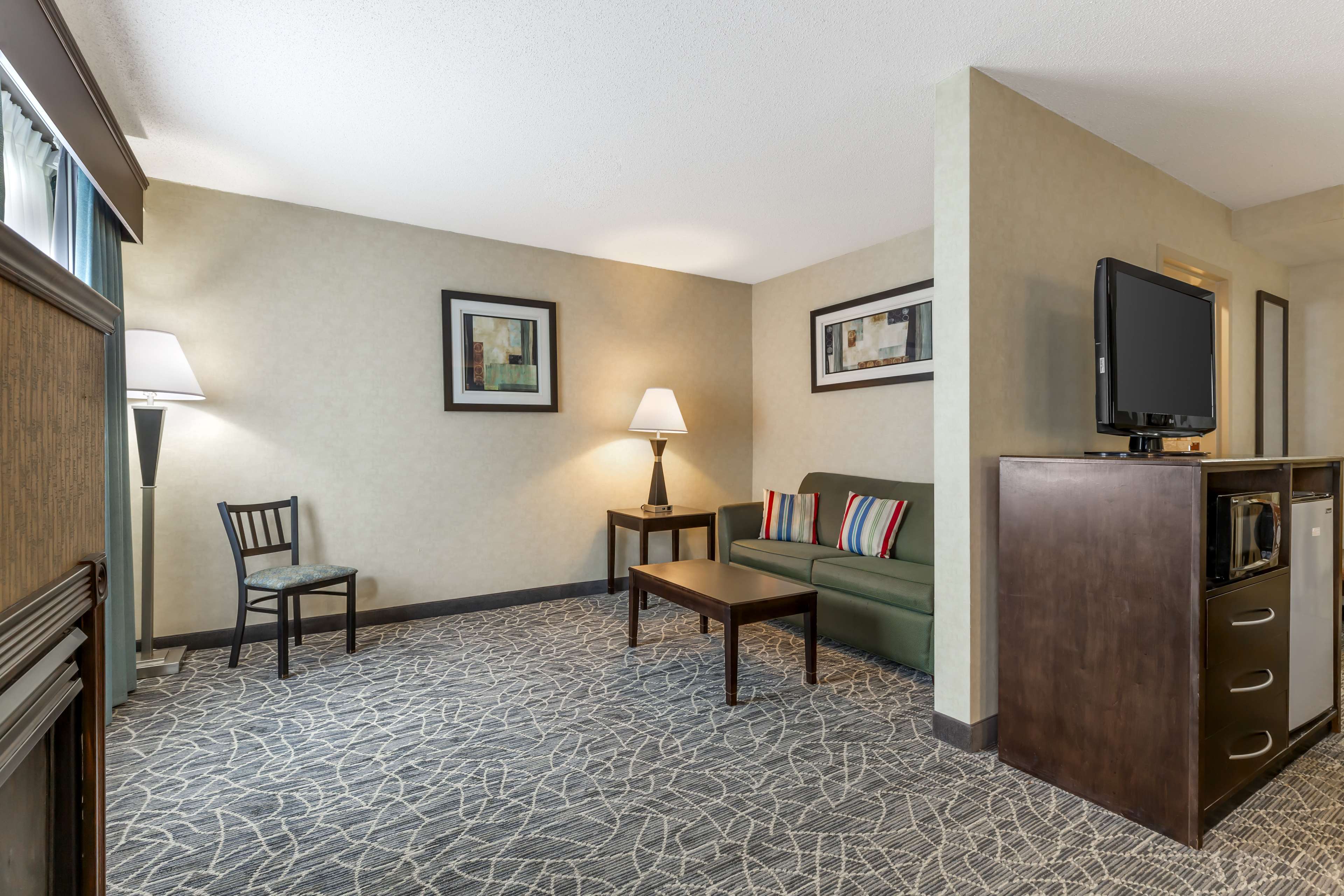 Best Western Plus Berkshire Hills Inn & Suites - Tap to explore photos