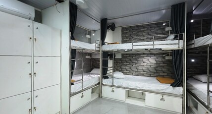 Quick Stay Best Hostel Dormitory Mumbai Room Type - Queen Size Single Upper Bed- Only Male