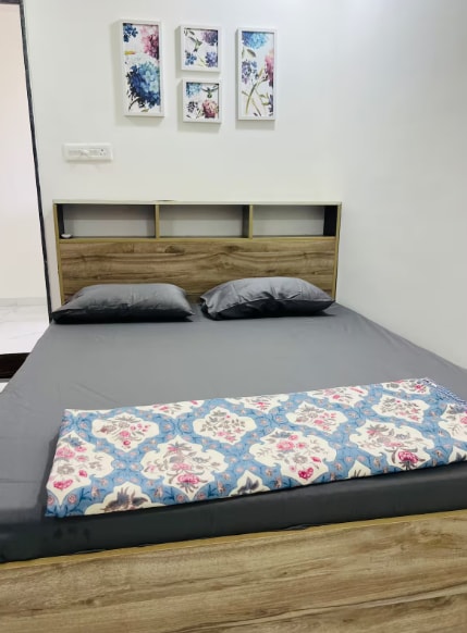 1 BHK Entire Flat near Airport with Balcony - Tap to explore photos
