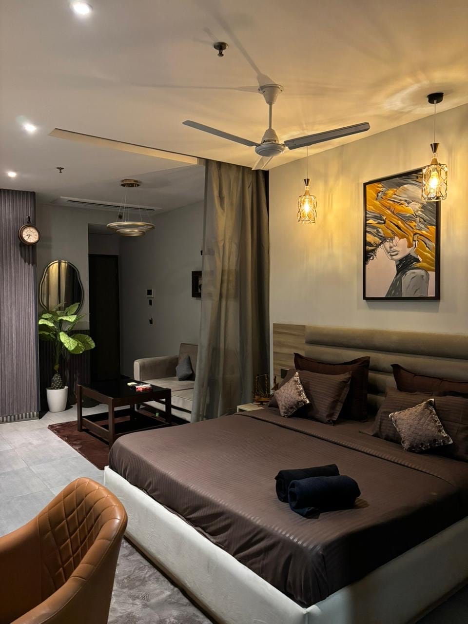 Supernova stay - Tap to explore photos