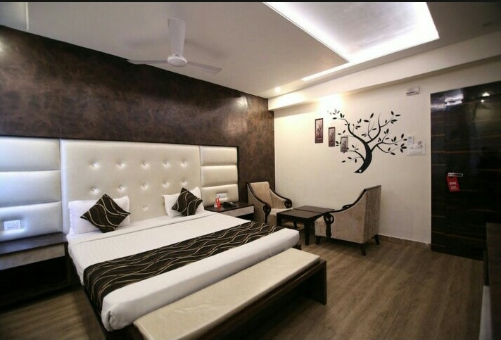 Hotel Vansh - Tap to explore photos