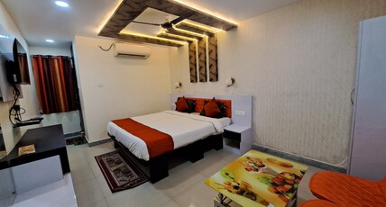 HOTEL SPACE SETTER Room Type - Deluxe AC