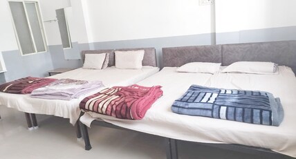 Shree Ganga Guest House Room Type - Bedroom 302
