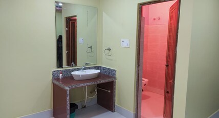 Panchamukhi Green Palace - Managed by Universal Green Commerce Room Type - Deluxe Four Bed