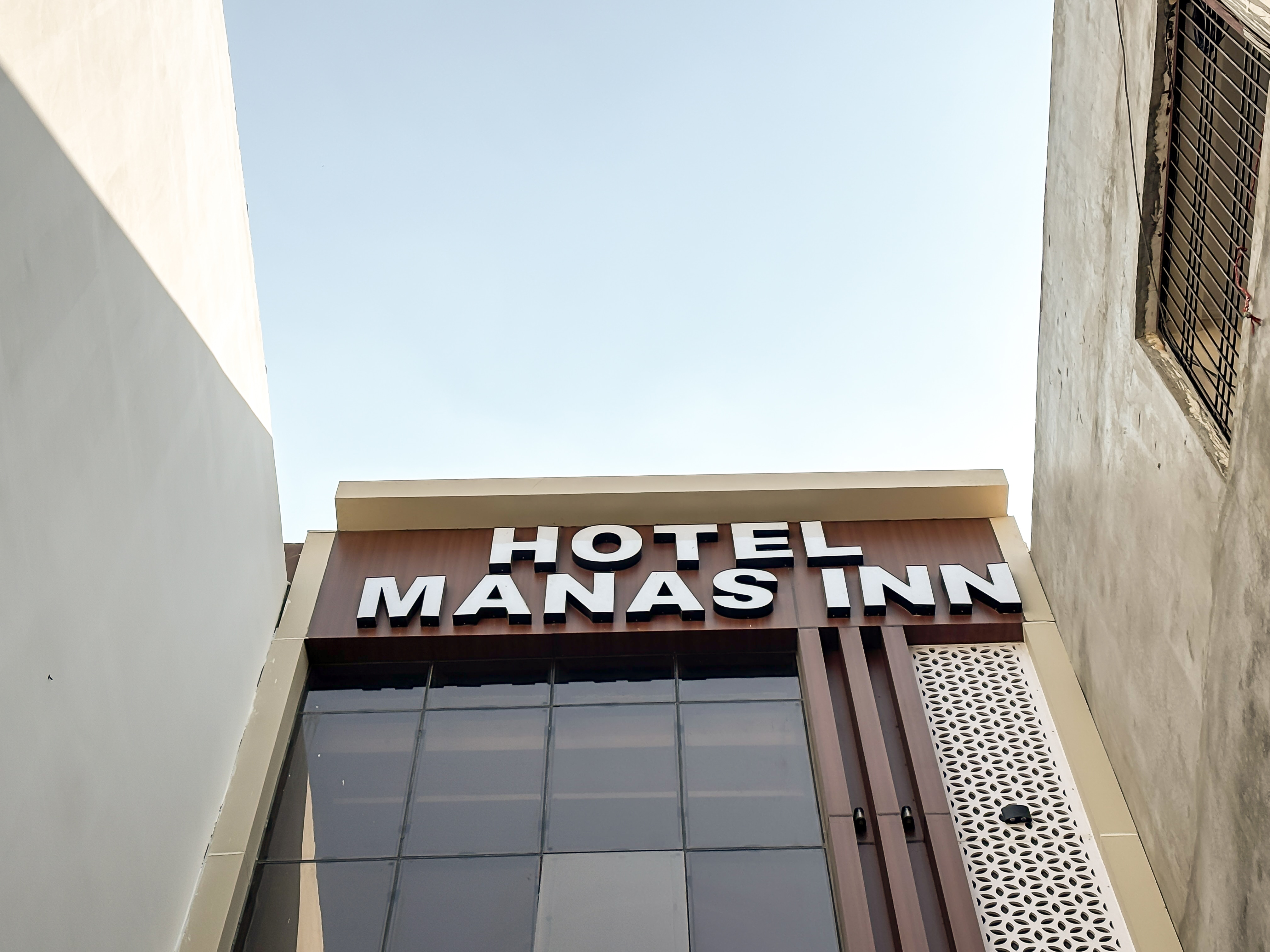 Hotel Manas Inn - Tap to explore photos
