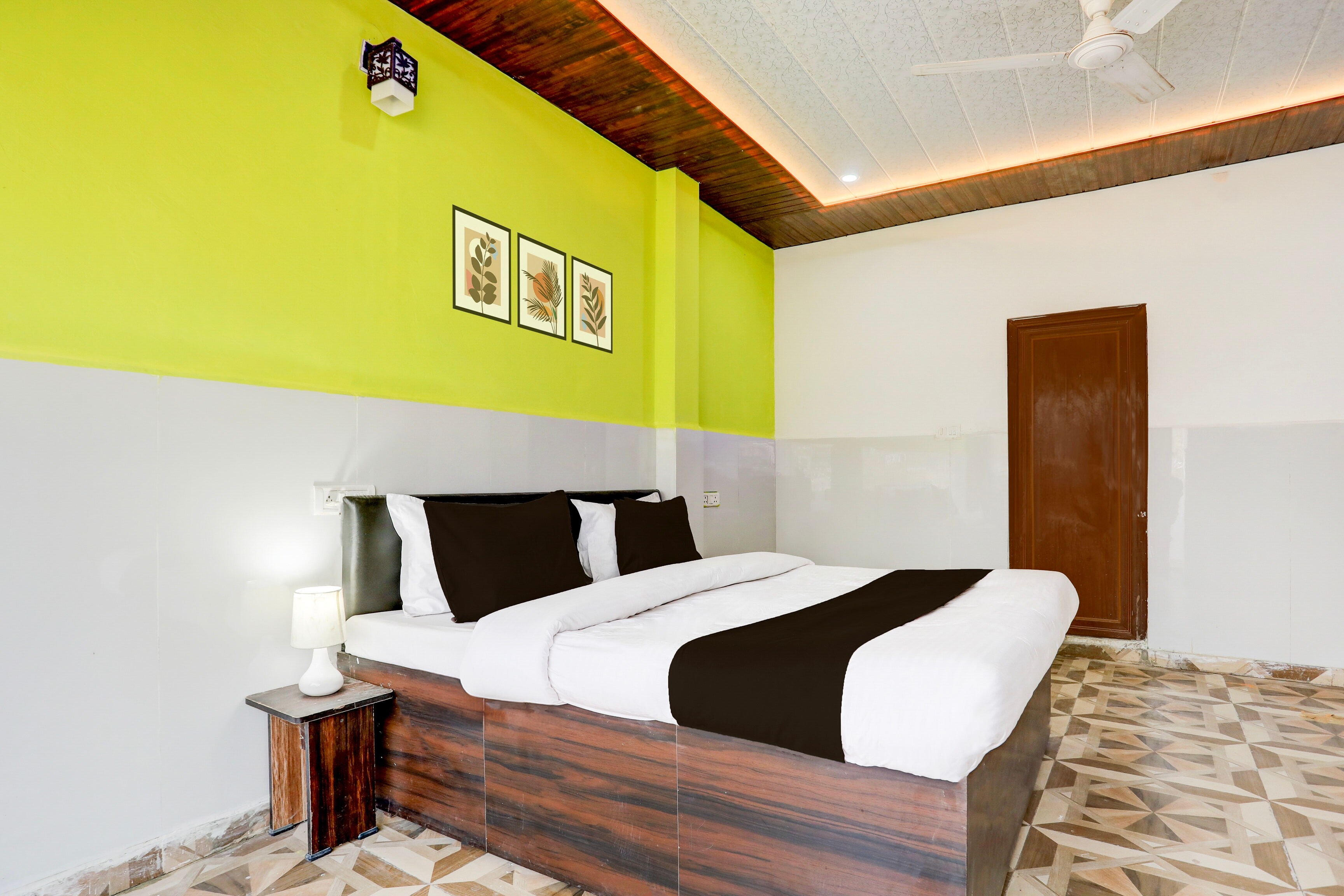 Hotel O Saanvi Residency Inn a Ganga View - Tap to explore photos