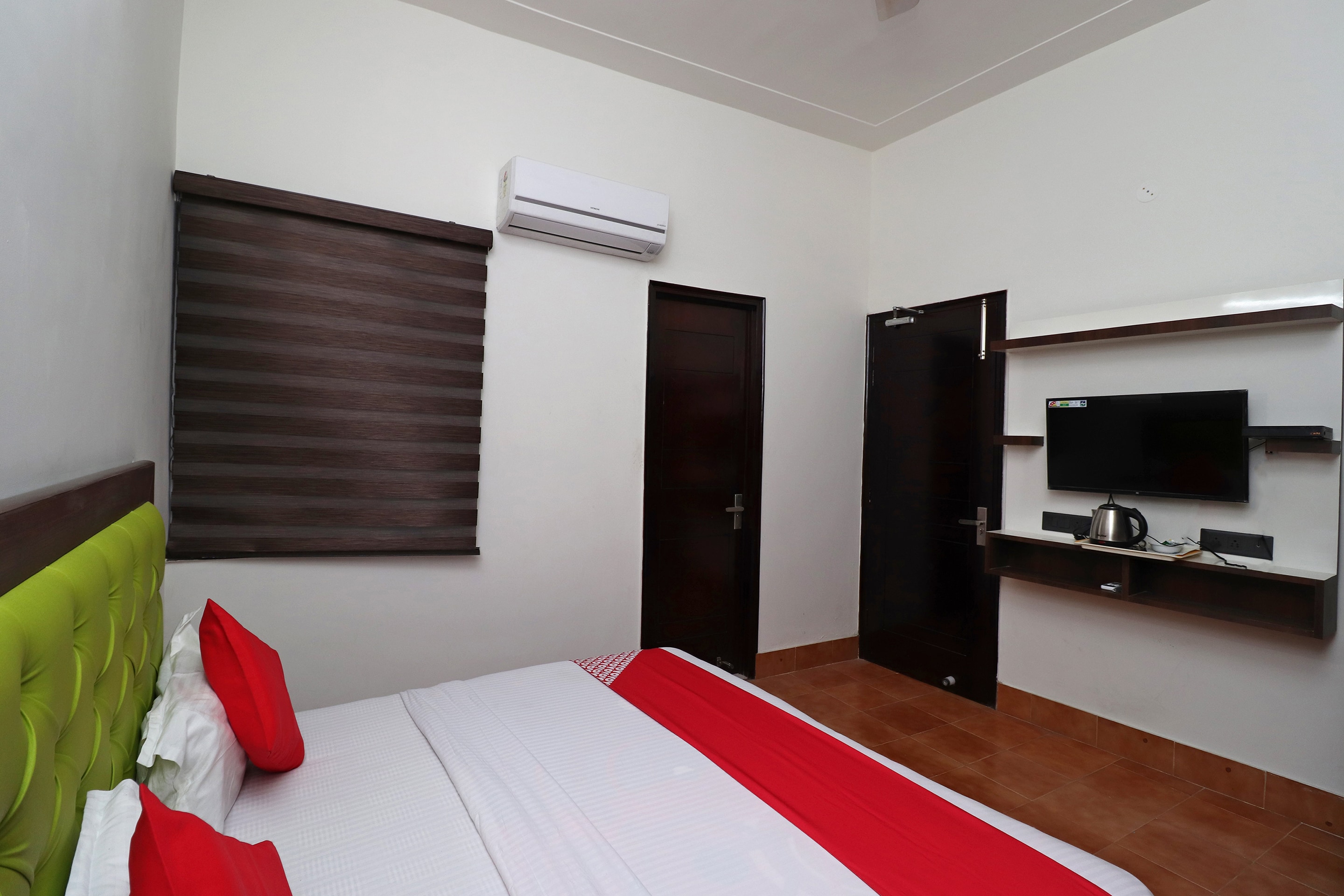 Hotel The Blue Moon Inn,Katora Talab - Tap to explore photos