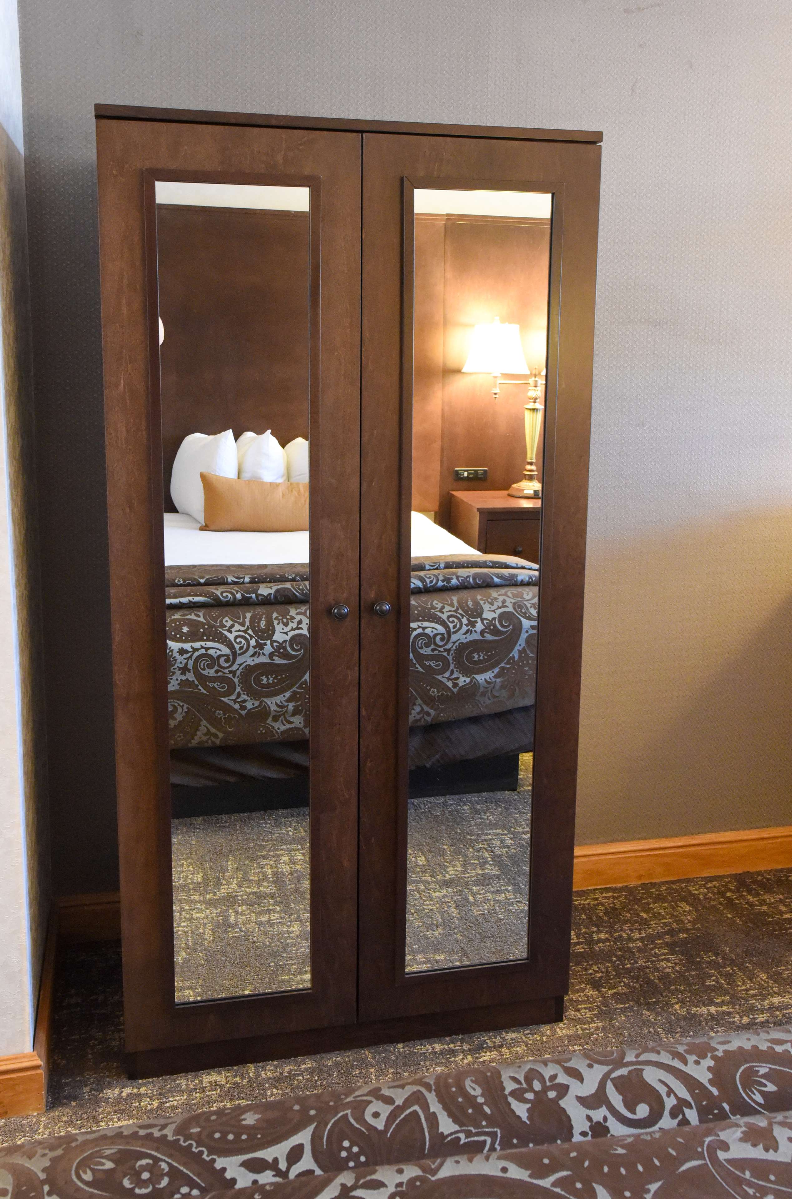 Best Western Plus Dockside Waterfront Inn - Tap to explore photos