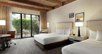 DoubleTree by Hilton Paradise Valley Resort Scottsdale Room Type - 2 QN PATIO BLCNY COURTYARD