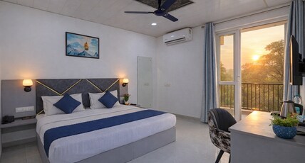 Hotel Warm Welcome Inn 26 - Near Sector 18 Metro Noida Room Type - Deluxe Balcony View Room