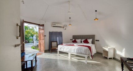 Le Epic Resort Room Type - Hut Room