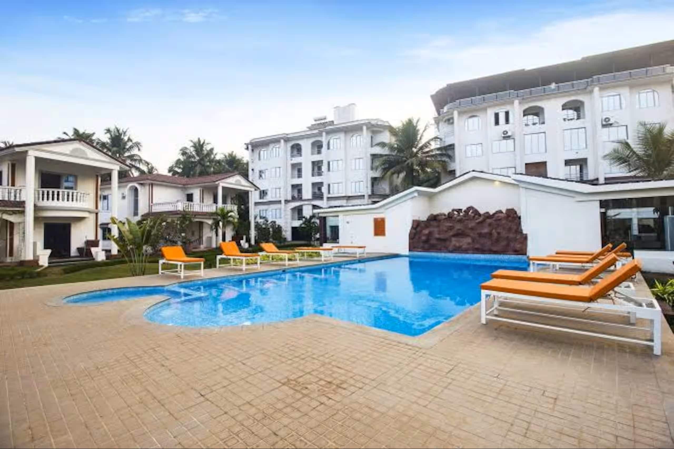luxurious 2Bhk on Riverfront 9min Morjim Beach - Tap to explore photos