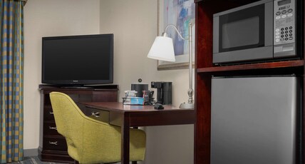 Hampton Inn by Hilton Syracuse Clay Room Type - 1 KING BED NONSMOKING