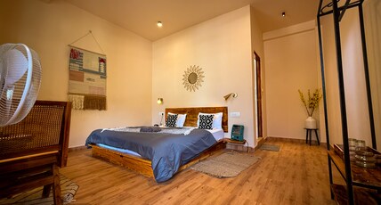 Grham Hostel Room Type - Deluxe King Room with Mountain View