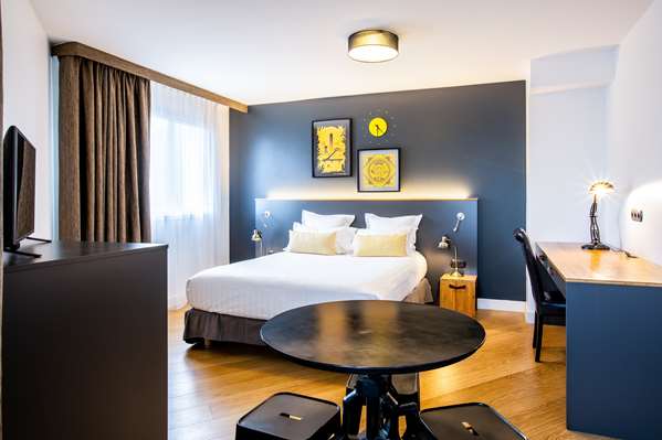 BEST WESTERN PLUS SUITCASE PARIS LA DEFENSE - Tap to explore photos