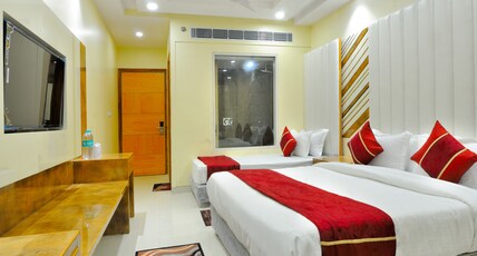 Hotel Worth - Near Connaught Place & NDLS Station Room Type - Triple Room with Window