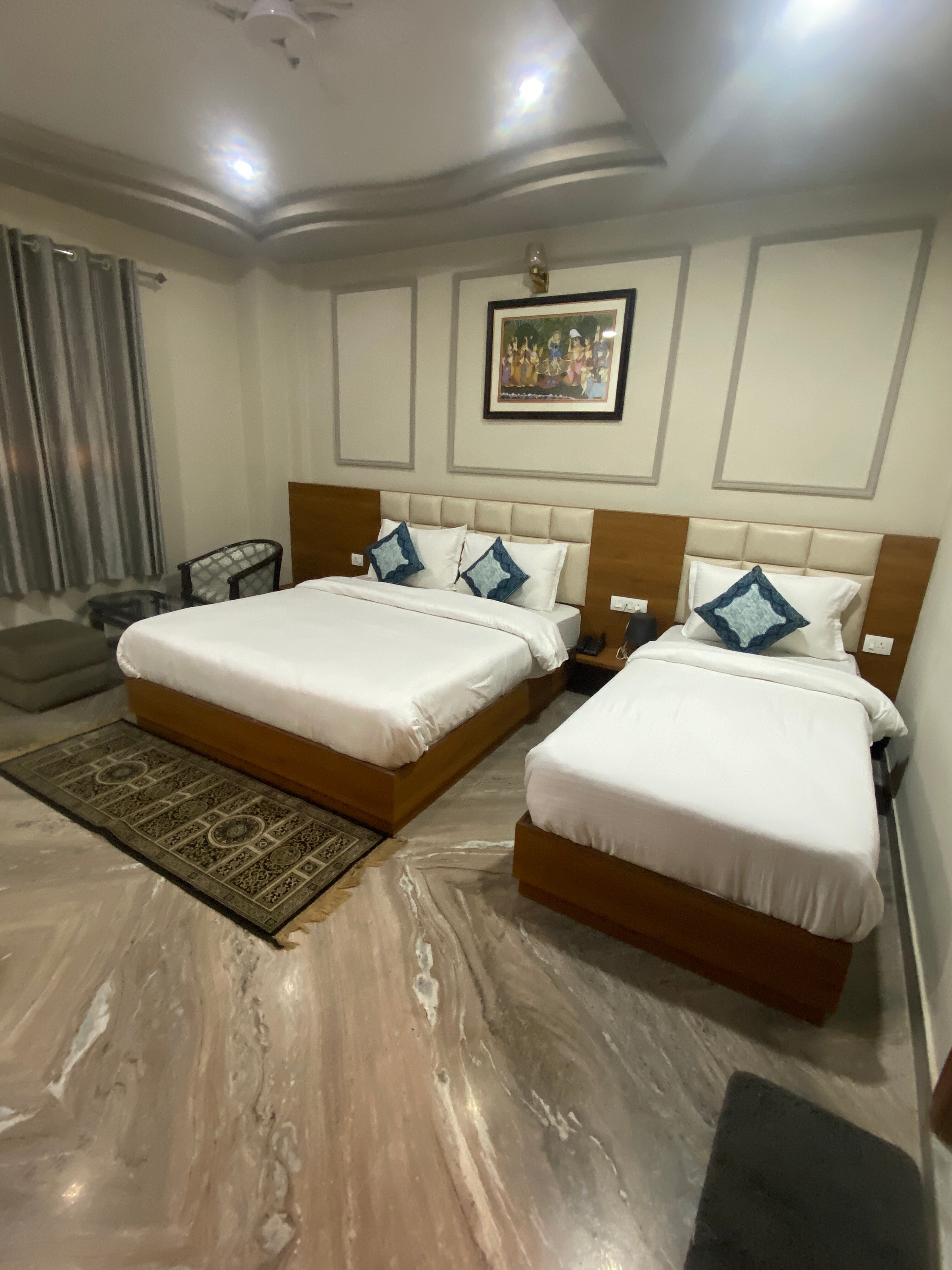 Hotel Fateh Villa - Tap to explore photos