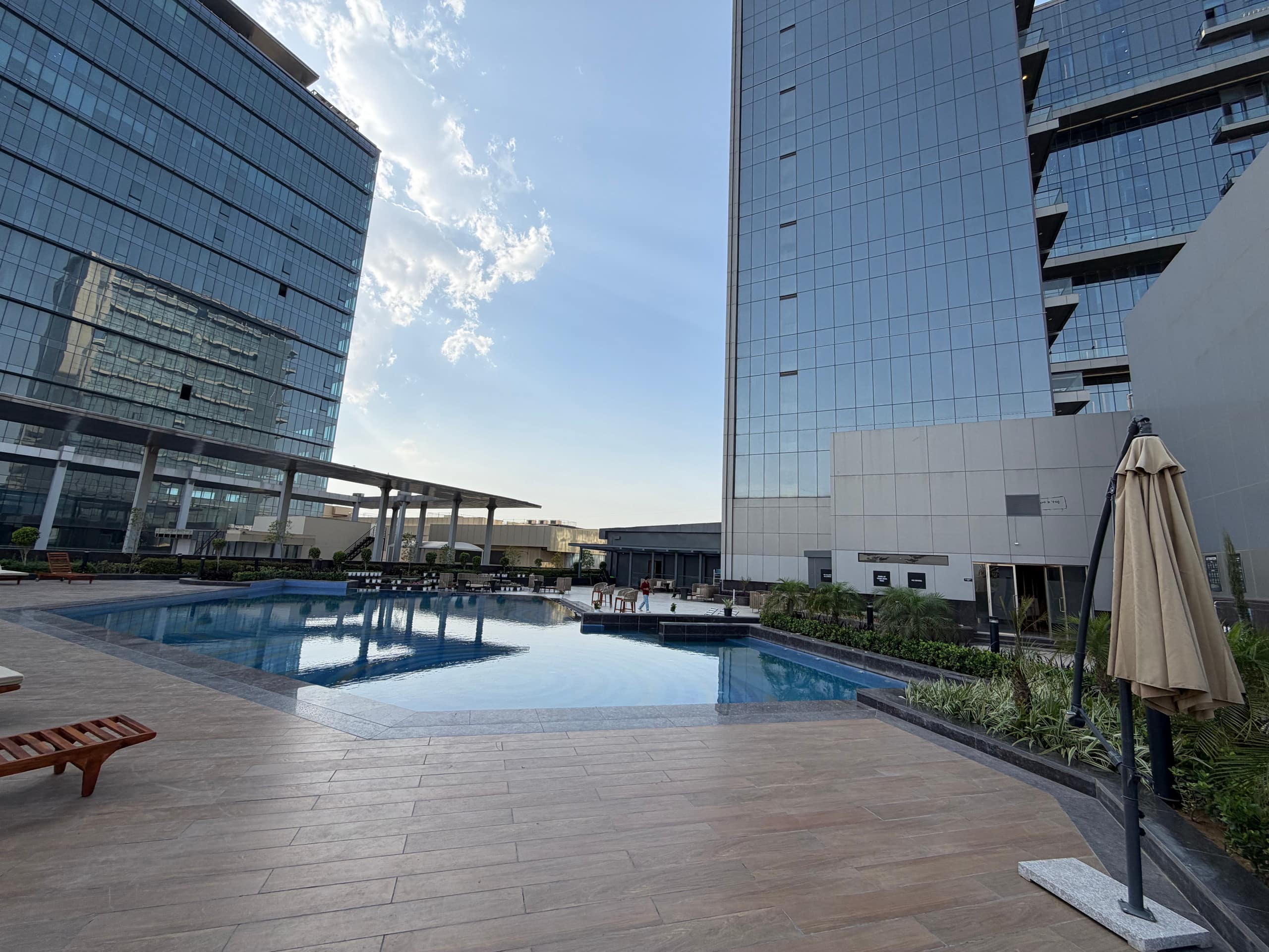 Cloud 6 Luxe Duplex w rooftop pool - Tap to explore photos