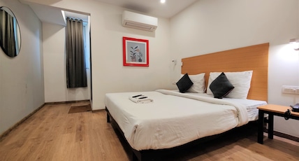Hotel Bakya Slot - Maraimalai Nagar Room Type - Deluxe Double Room Hotel Bakya Slot - Maraimalai Nagar Room Type - Deluxe Double Room