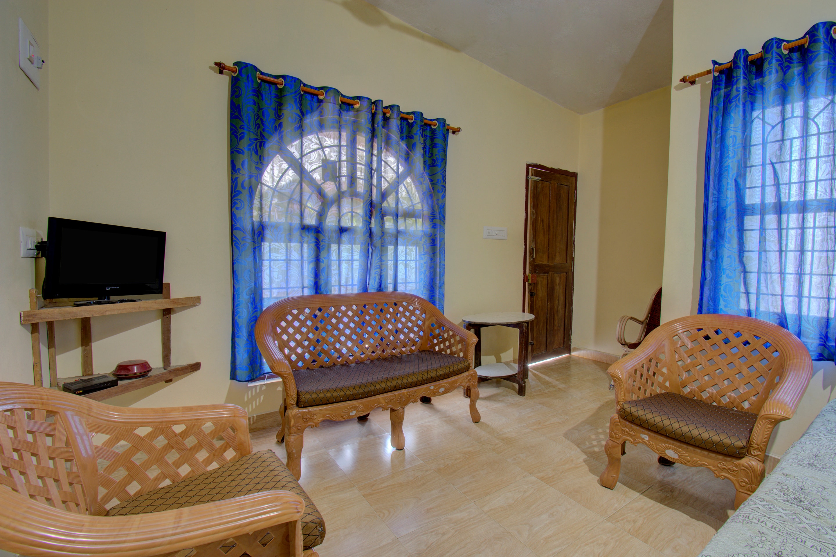 Comfort zone | Rooms in a Homestay - Tap to explore photos