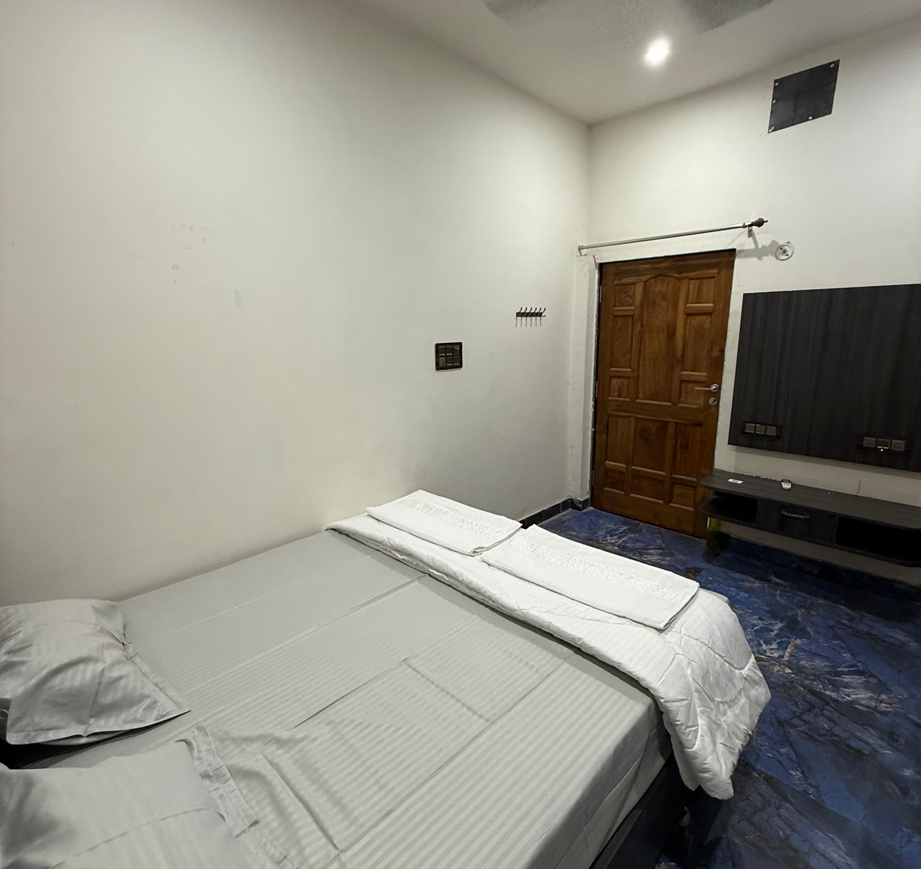Mahamaya paying guest house - Tap to explore photos
