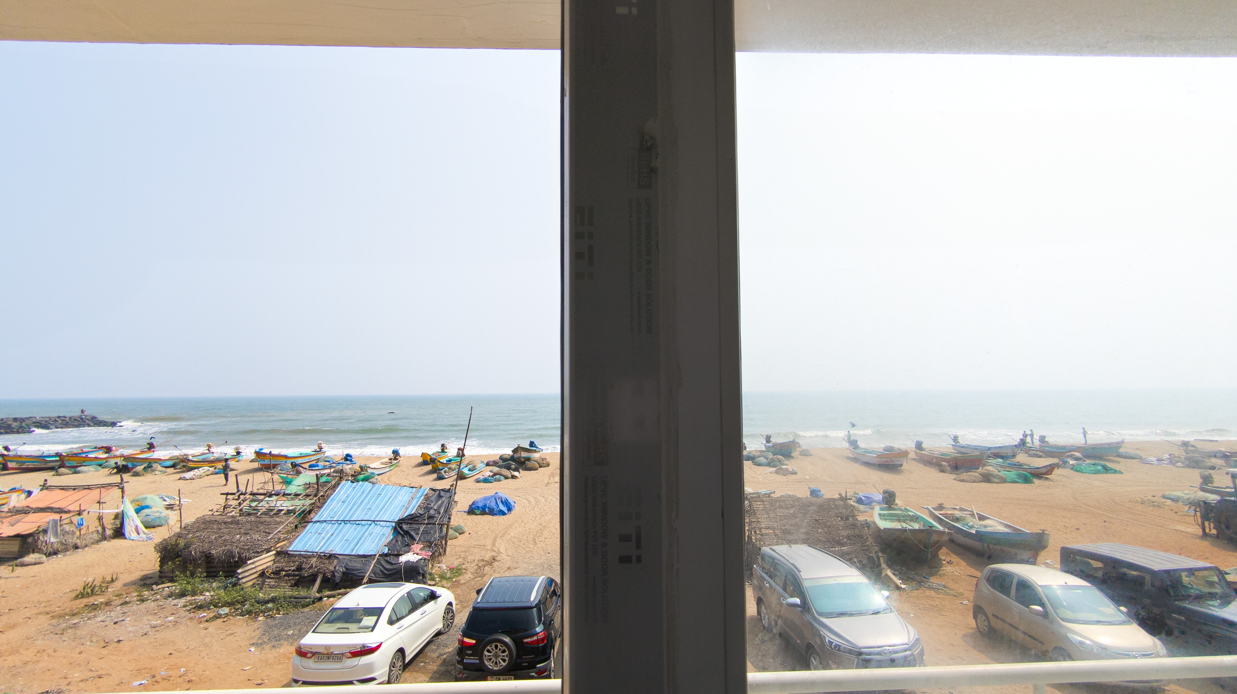 Theevu Plage | Rooms in a Beach Hut - Tap to explore photos