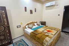 Hotel Pranjal Palace