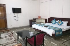 Hotel Green - 0.4km from Railway Station