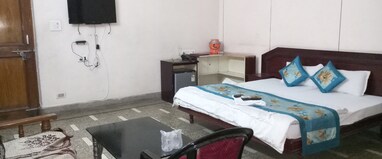 Hotel Green - 0.4km from Railway Station