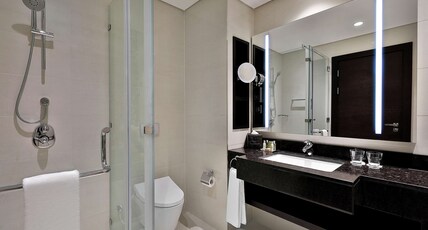 DoubleTree by Hilton Doha - Al Sadd Room Type - KING GUEST ROOM