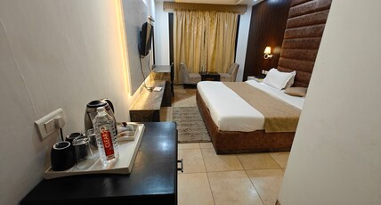 Raunak Room Type - Super Deluxe with balcony