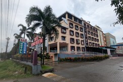 Highway palace inn