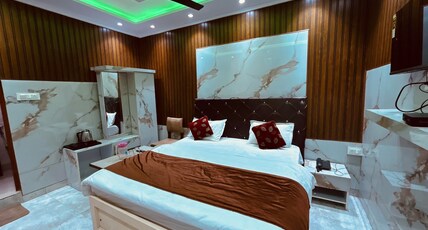 Hotel Suri ( 2kms From Sangam) - Rudraprayag Room Type - Semi Deluxe Room