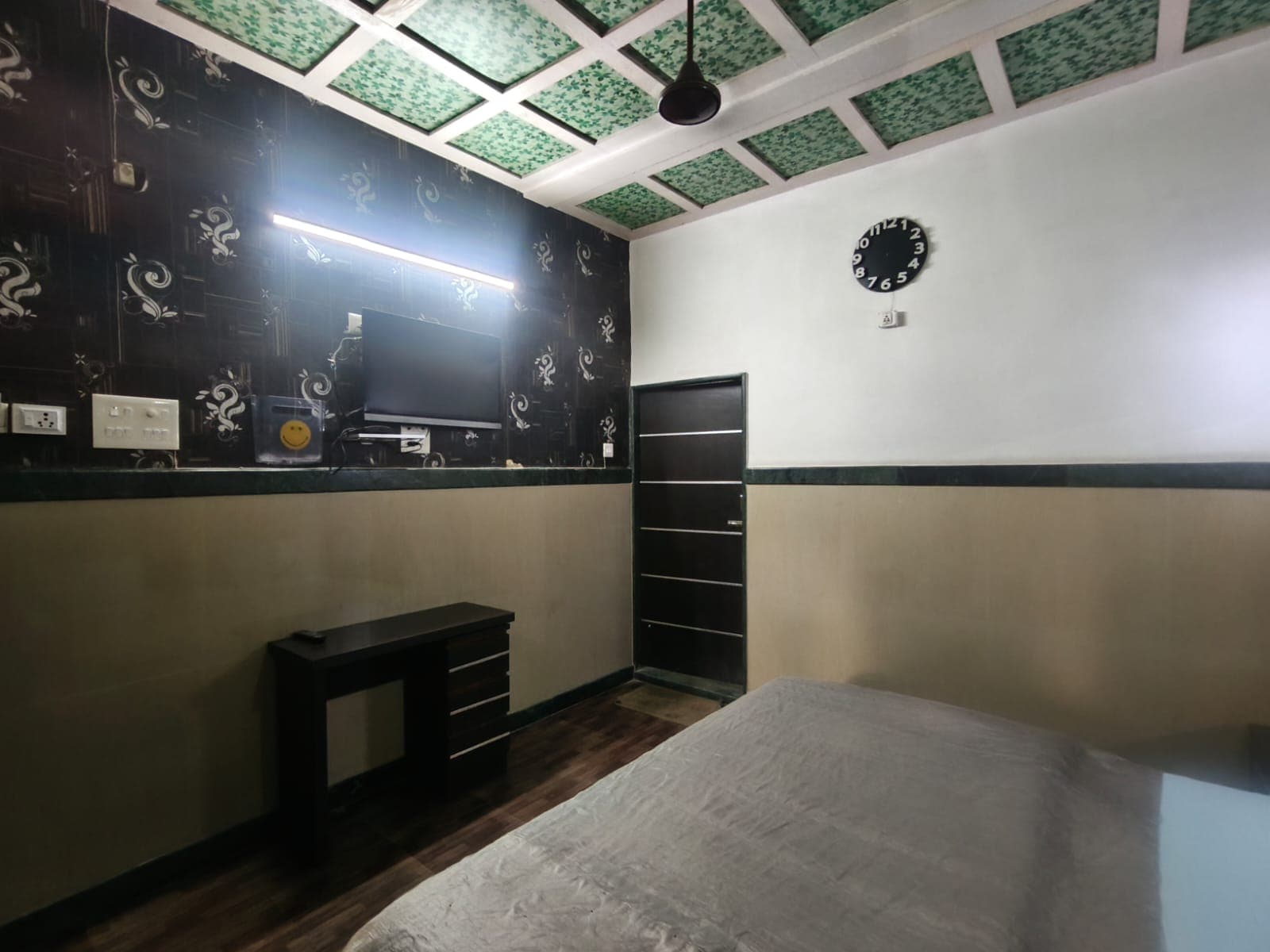 The Central Guest House - Tap to explore photos