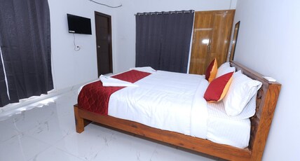 SBHS HOMESTAY-Sree Anjanadhri. Room Type - Private Bedroom in Spacious 3BHK Apartment.