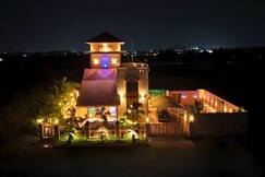 Lux Pvt Pool, Rain Dance, Near Bhimashankar, Pets