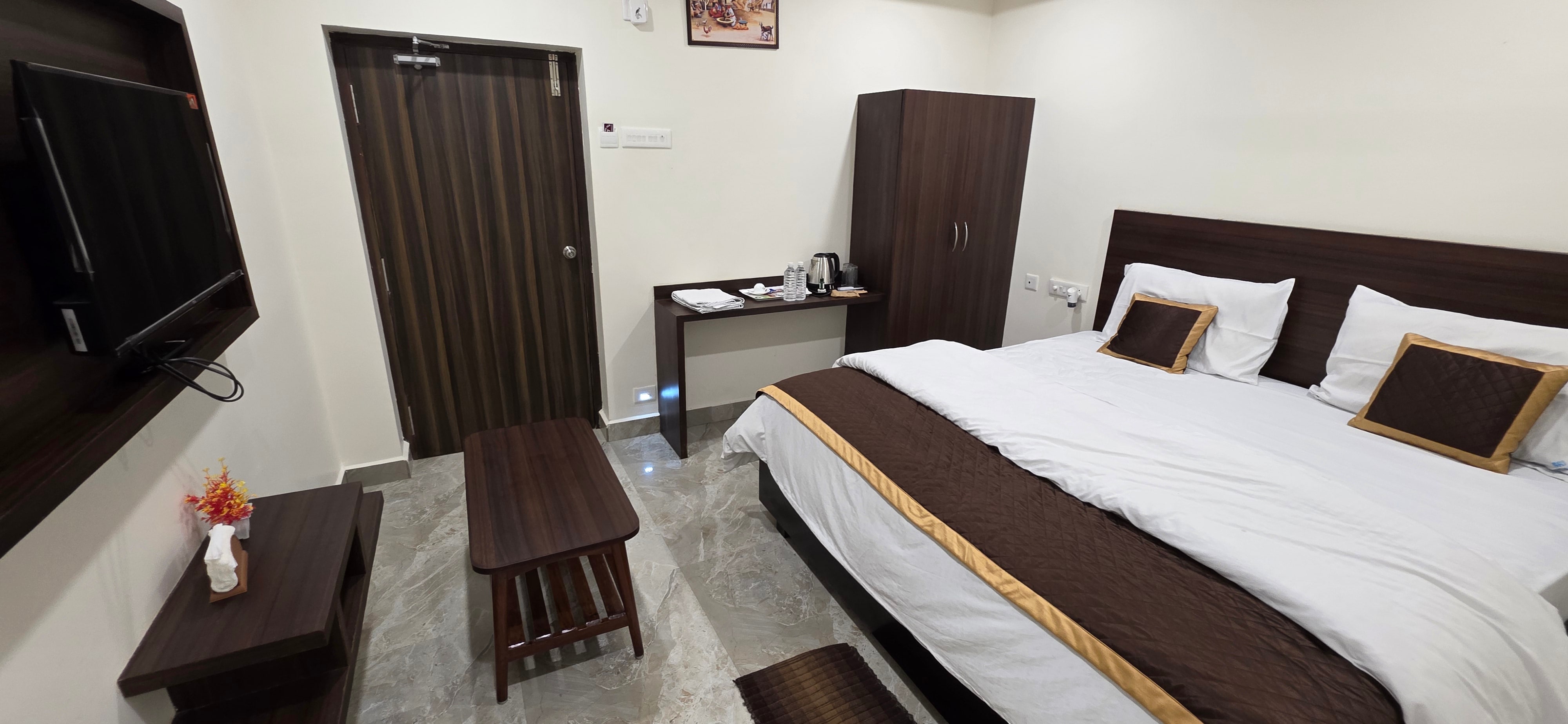 Sri Chitra Inn AC - Tap to explore photos