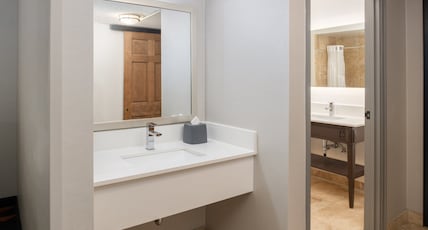 Holiday Inn PORTLAND - COLUMBIA RIVERFRONT Room Type - Standard Room