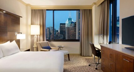 Hilton Times Square Room Type - 1 KING MOB ACCESS TUB VIEW