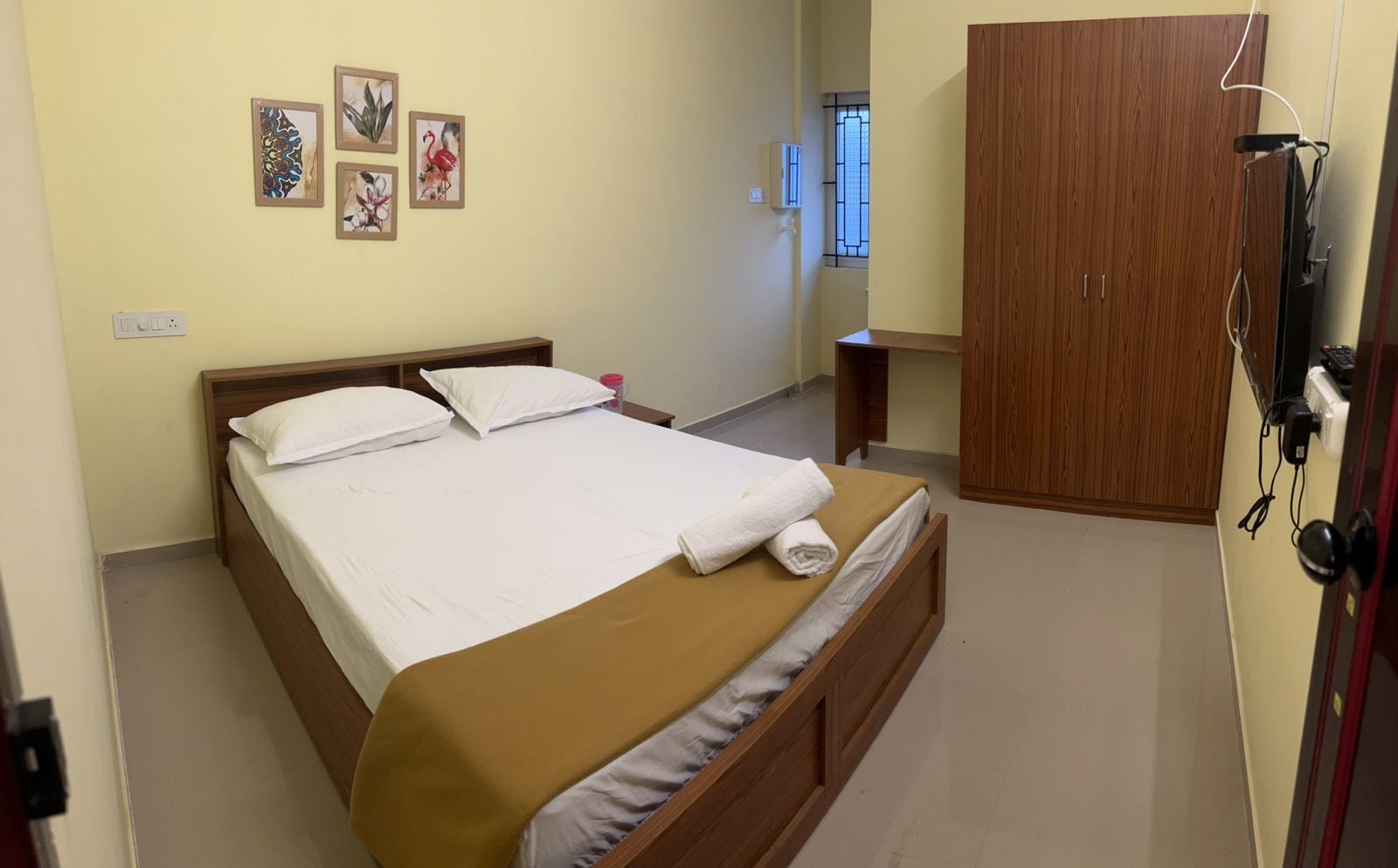 SURATHI ENCLAVE Guest House - Tap to explore photos