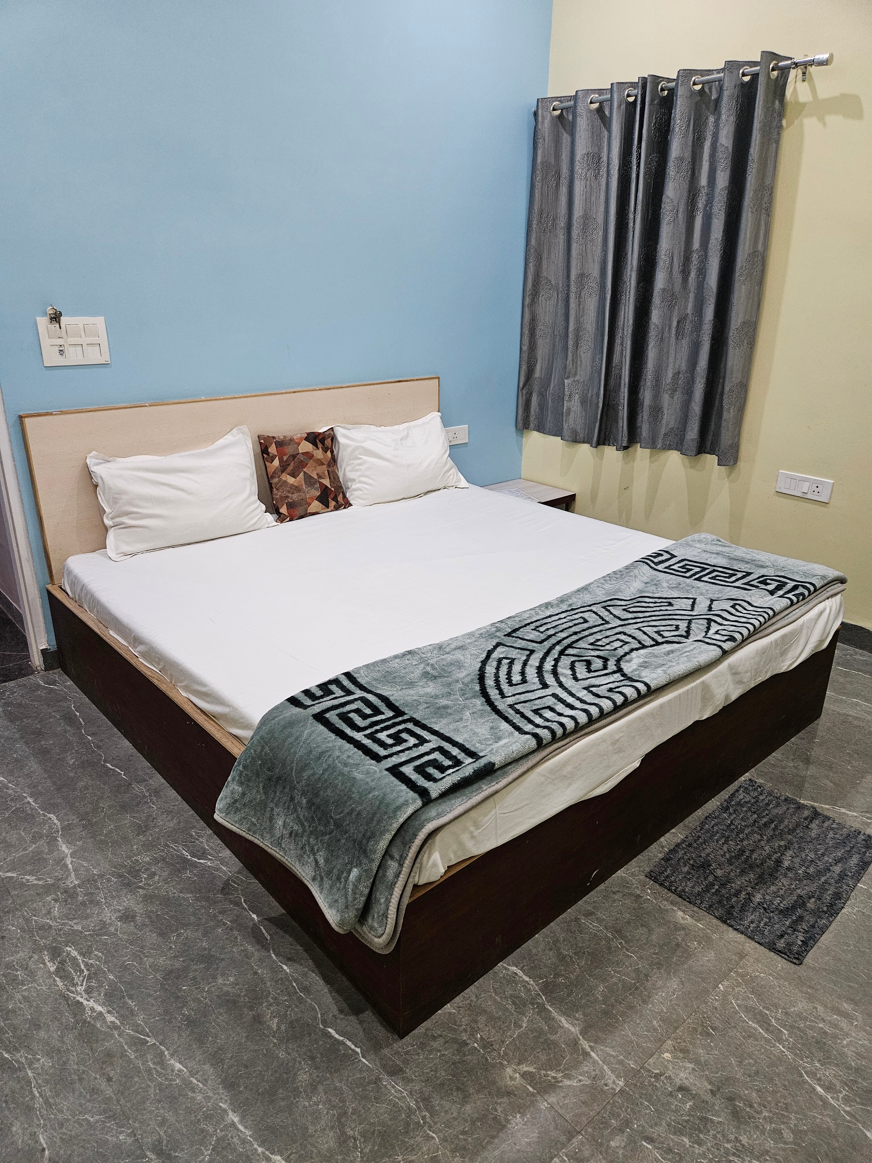 Dhoorji Guest House - Tap to explore photos