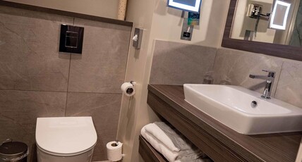 Mercure Milton Keynes Abbey Hill Hotel Room Type - Standard Room with 1 queen size bed