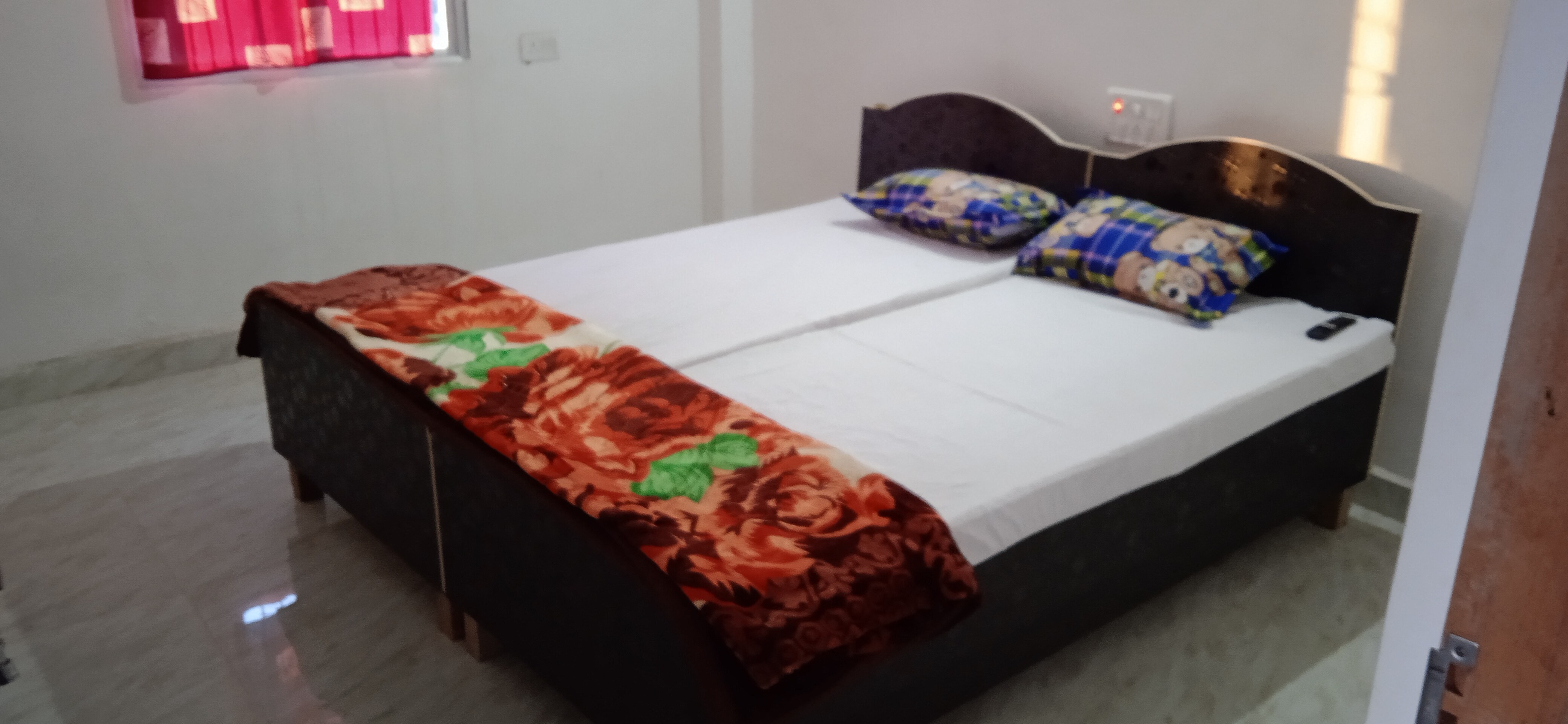 Hotel O Shiv guru guest house - Tap to explore photos