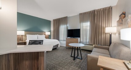 Staybridge Suites Chesapeake-Virginia Beach Room Type - 1 Queen Studio Suite Comm Access Tub